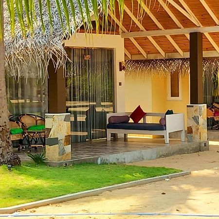Blue Waves Kite Surfing Beach Resort Kalpitiya Exterior photo