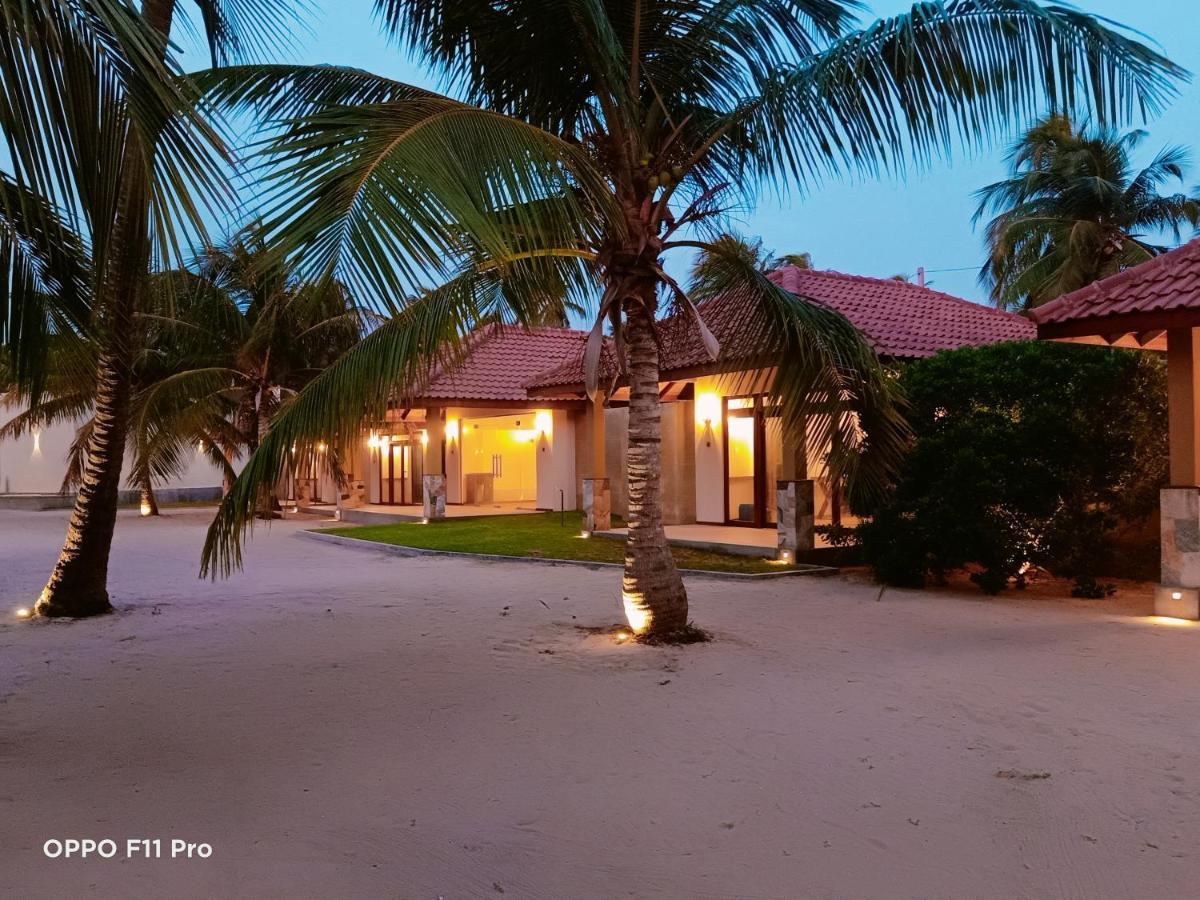 Blue Waves Kite Surfing Beach Resort Kalpitiya Exterior photo
