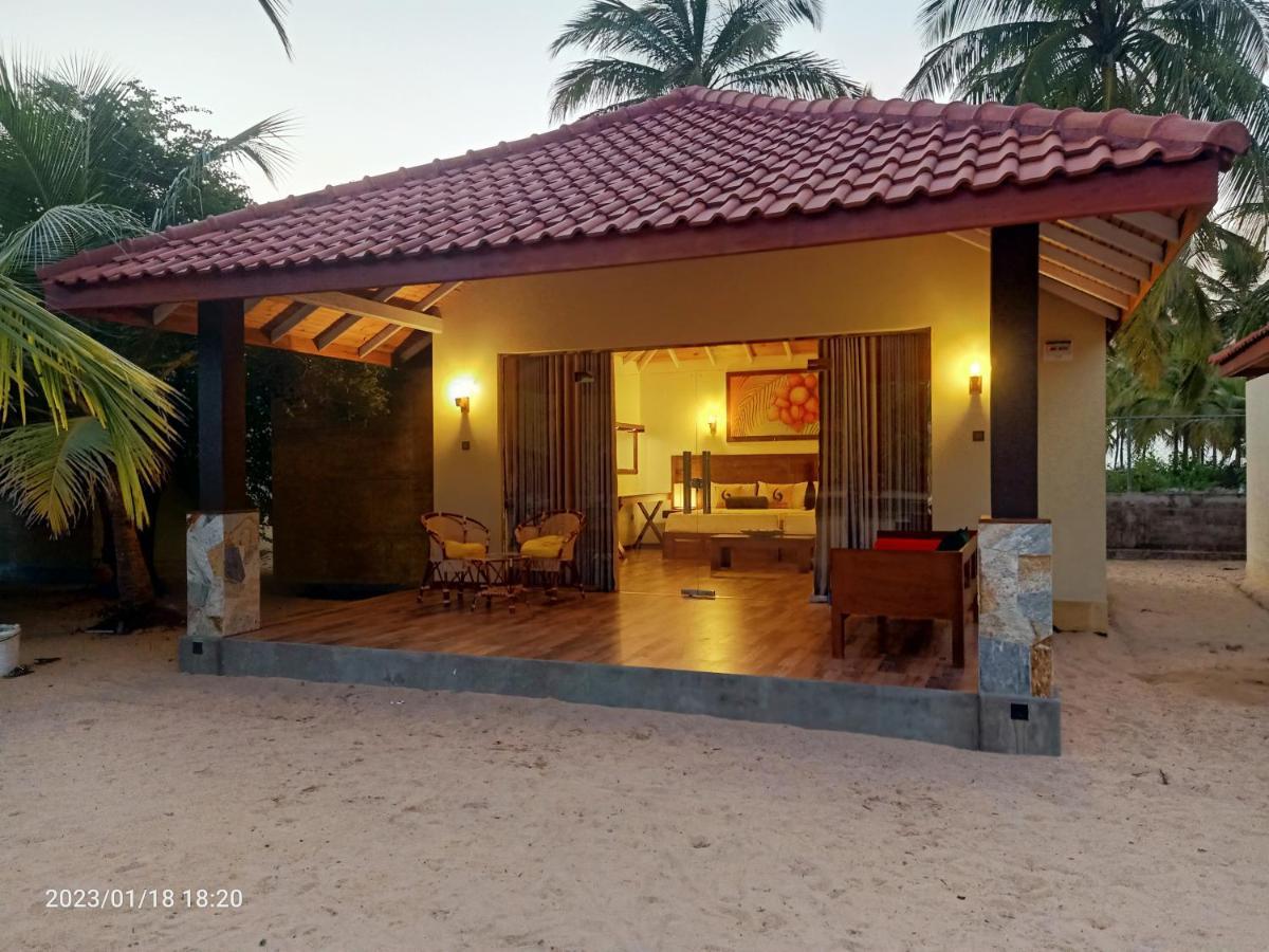 Blue Waves Kite Surfing Beach Resort Kalpitiya Exterior photo
