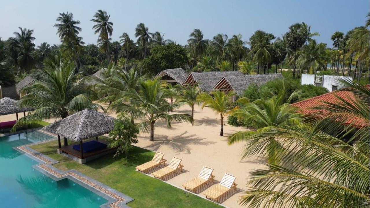 Blue Waves Kite Surfing Beach Resort Kalpitiya Exterior photo