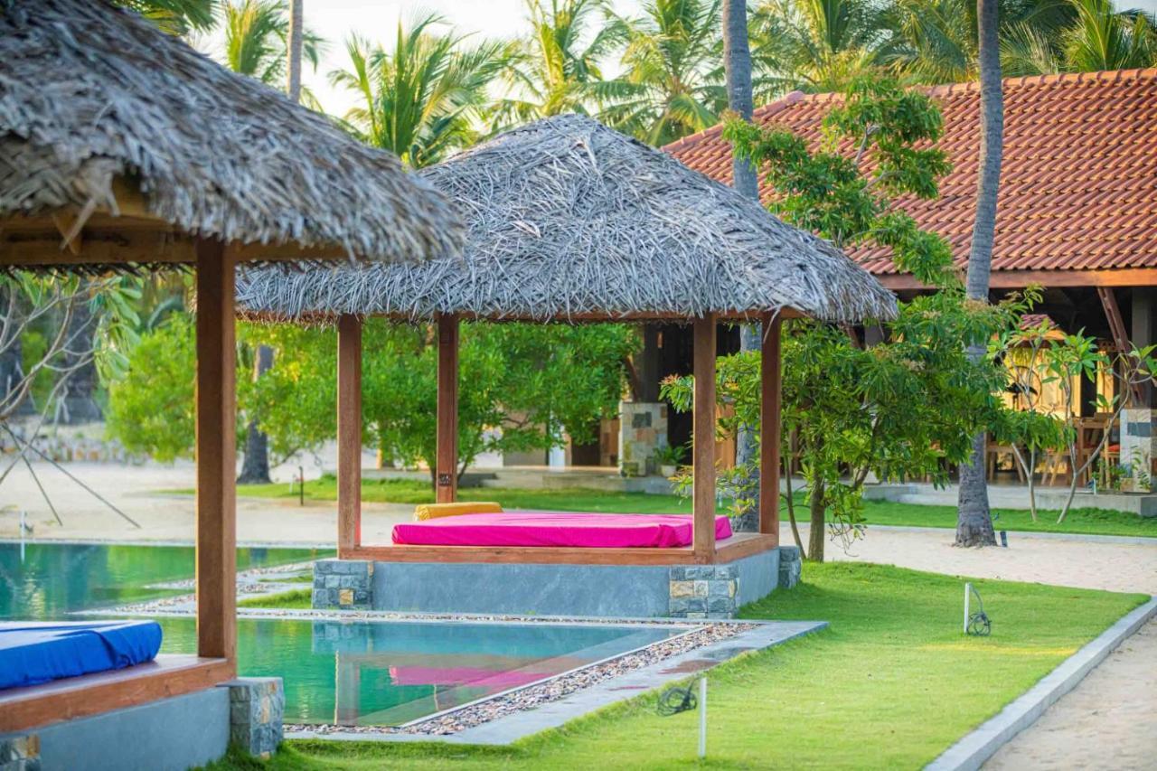 Blue Waves Kite Surfing Beach Resort Kalpitiya Exterior photo