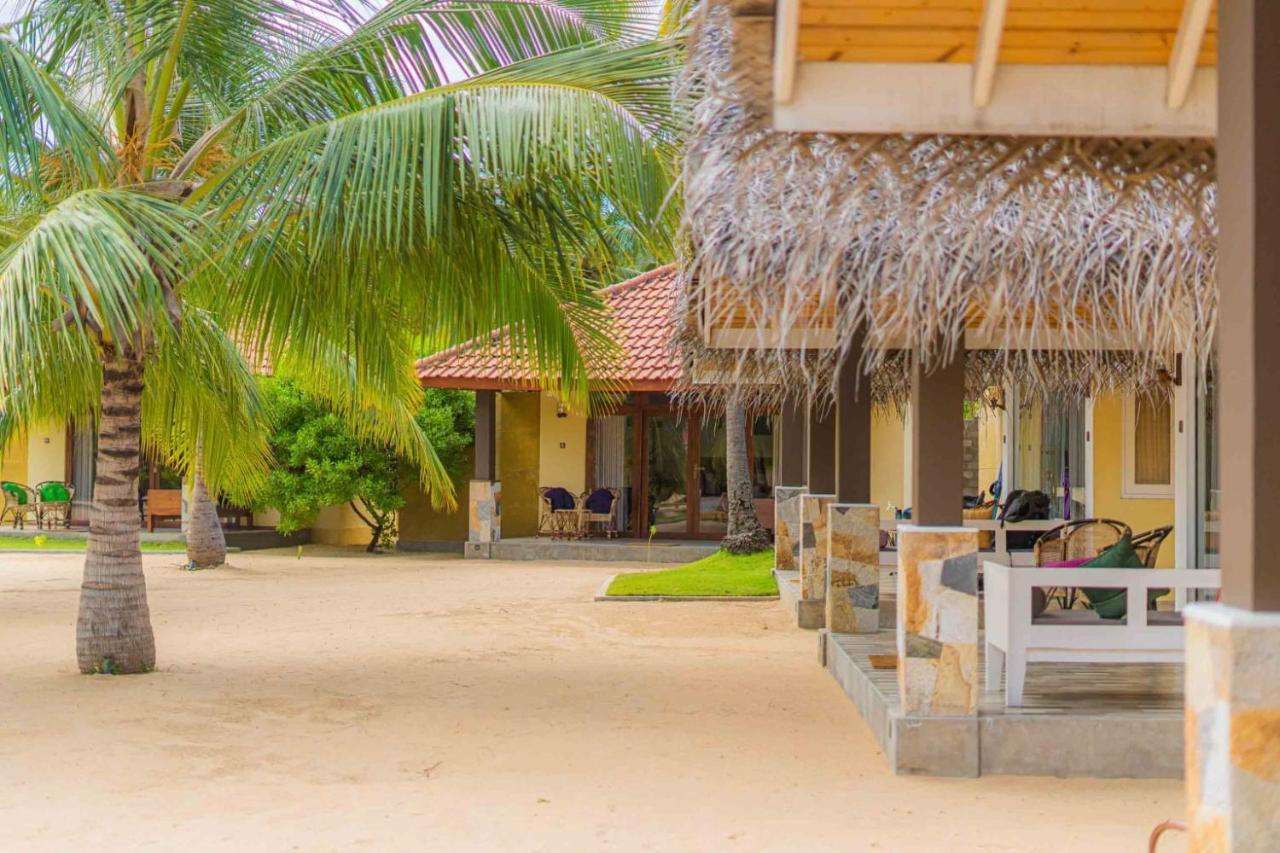 Blue Waves Kite Surfing Beach Resort Kalpitiya Exterior photo