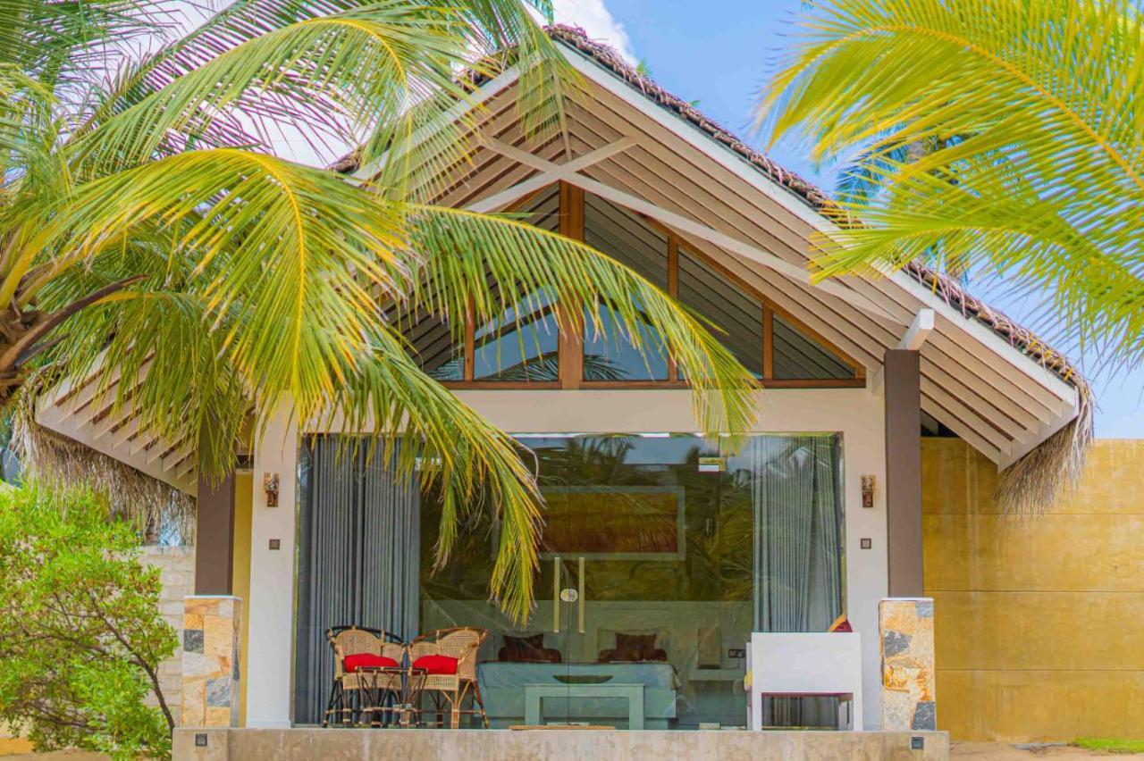Blue Waves Kite Surfing Beach Resort Kalpitiya Exterior photo
