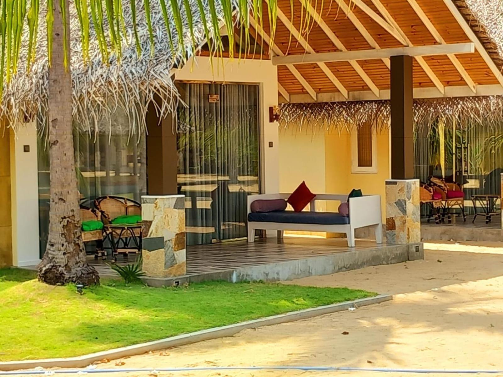 Blue Waves Kite Surfing Beach Resort Kalpitiya Exterior photo