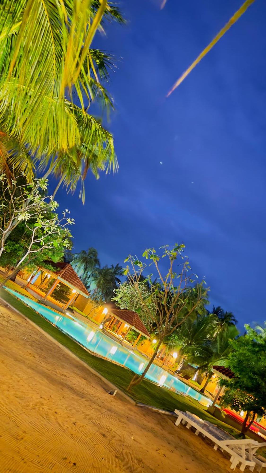 Blue Waves Kite Surfing Beach Resort Kalpitiya Exterior photo